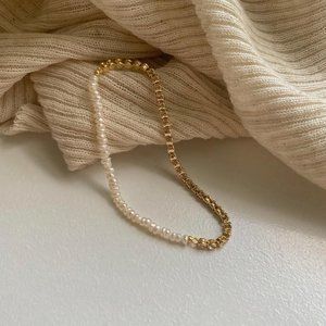 Diamond-studded pearl and elastic bracelet